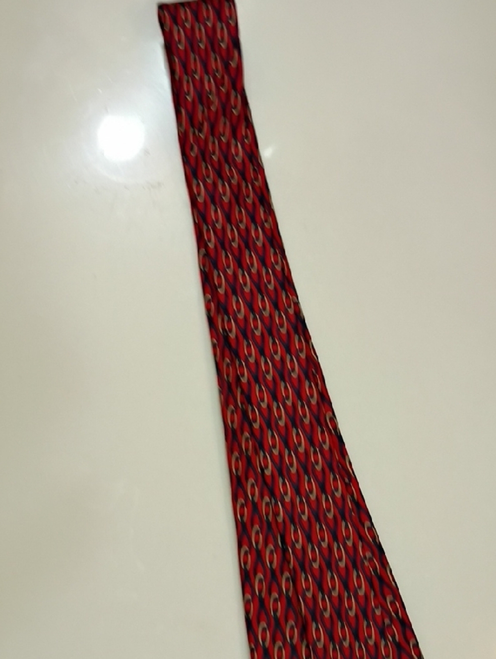 Gucci Red Tie with Blue Oval Motif - Picture 9 of 12
